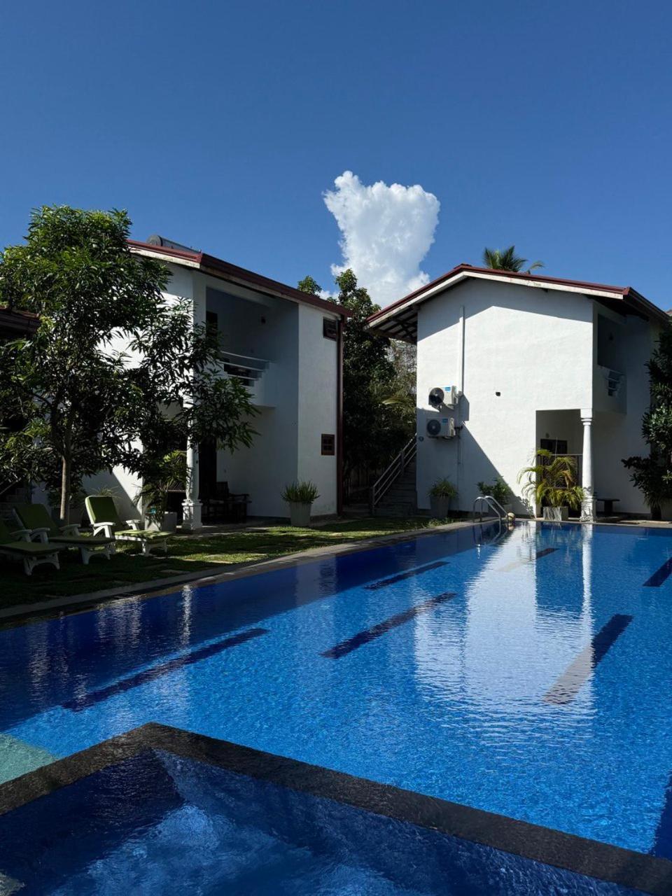 Riverside Cabanas Mirissa Exterior photo