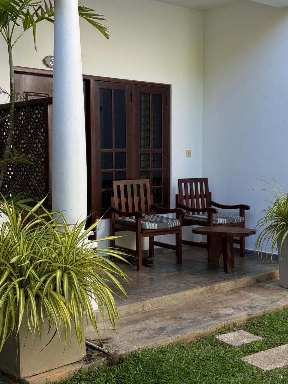 Riverside Cabanas Mirissa Exterior photo